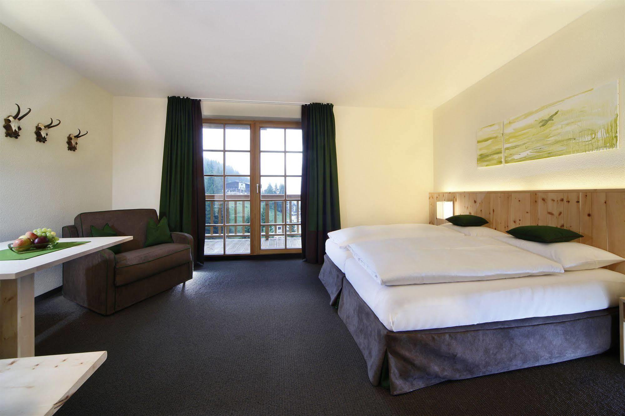 Hotel Der Waldhof Sankt Anton am Arlberg Exterior foto