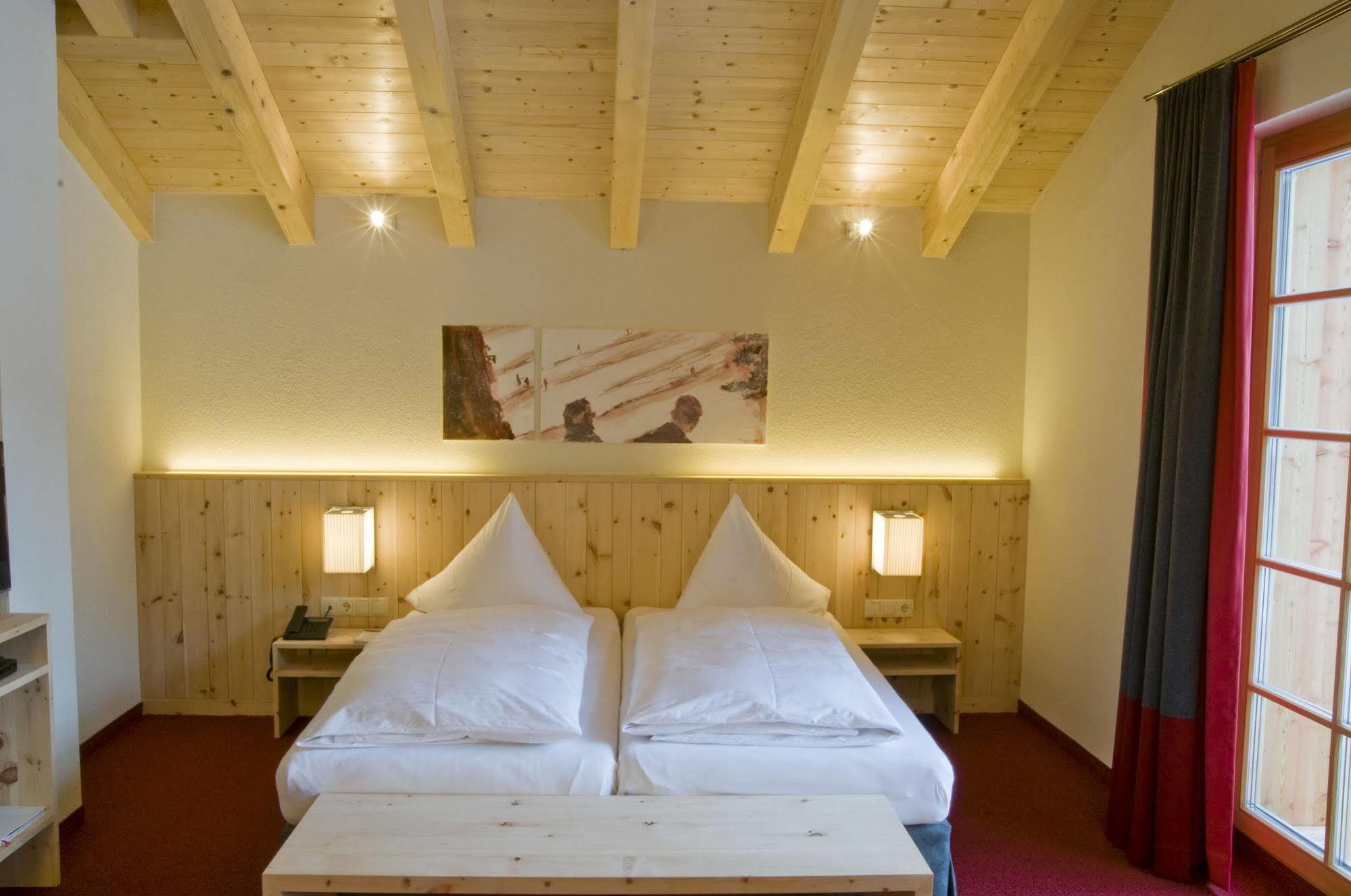 Hotel Der Waldhof Sankt Anton am Arlberg Exterior foto